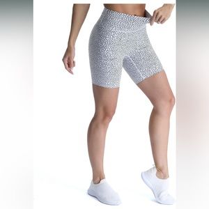 Dotted compression flattering bike shorts with waist detail sz S